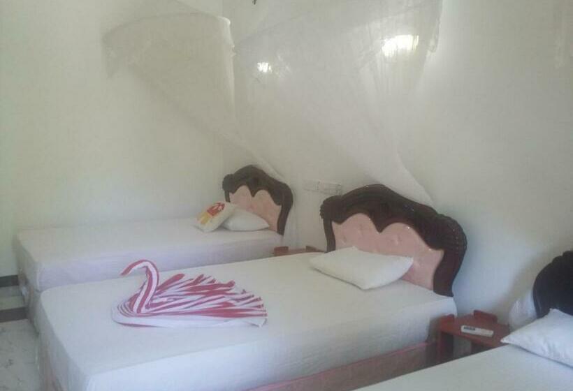 חדר משפחתי, Peacock Reach