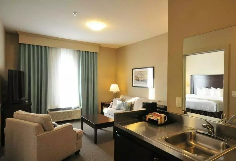 ２ベッドスイートルーム, Ramada By Wyndham Emerald Park/regina East