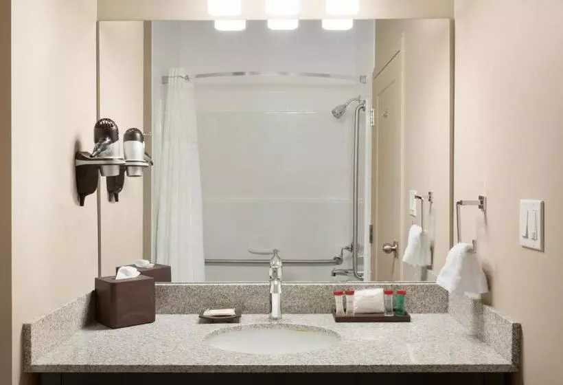 スイート, Ramada By Wyndham Emerald Park/regina East