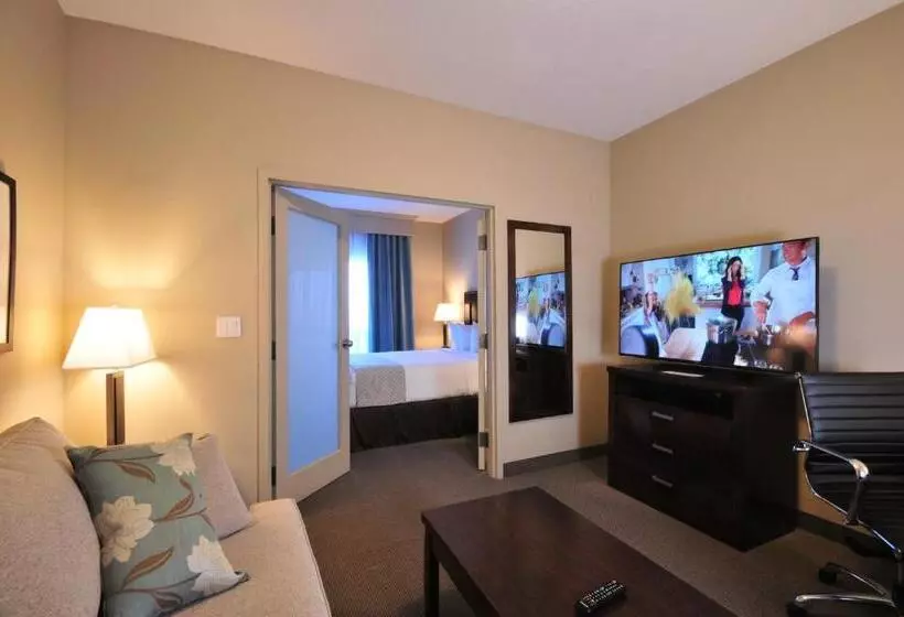 スイート, Ramada By Wyndham Emerald Park/regina East