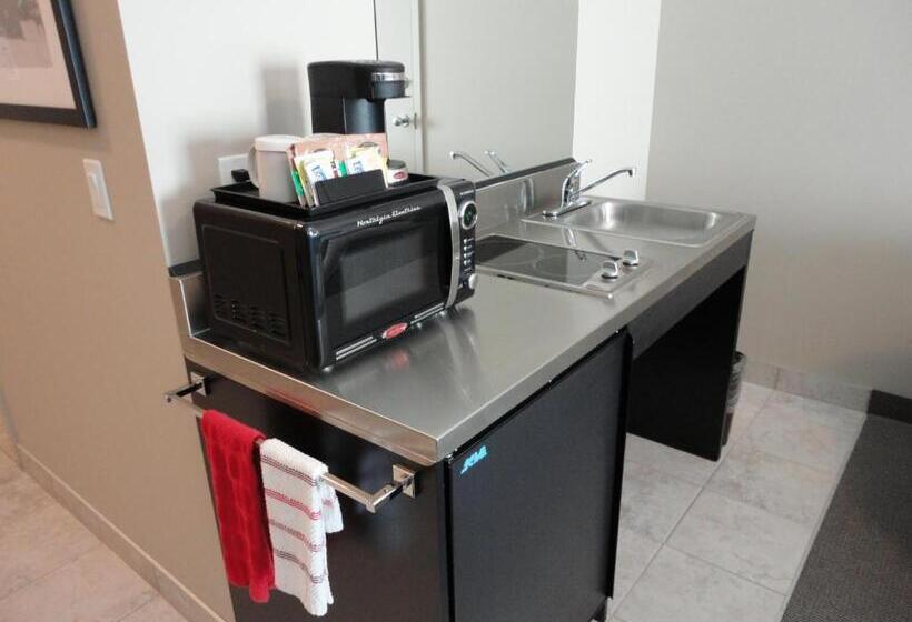 غرفة ديلوكس سرير كينج, Ramada By Wyndham Emerald Park/regina East