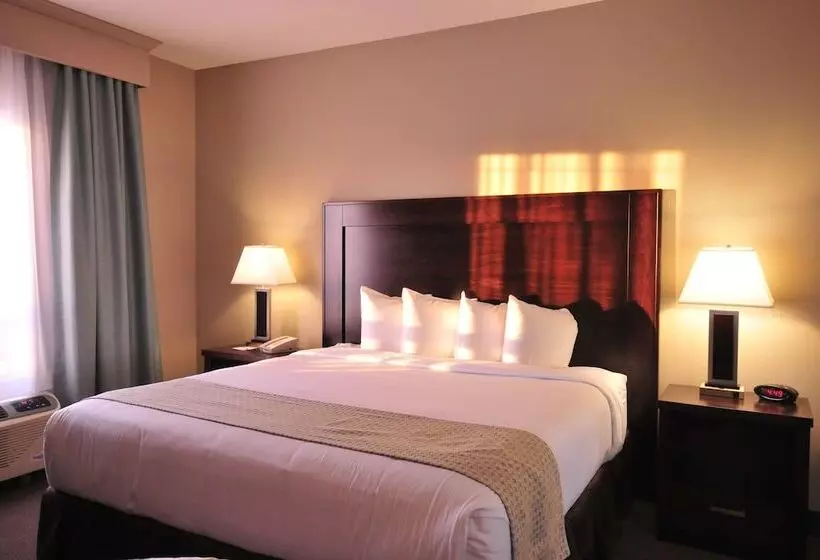 デラックスルーム, Ramada By Wyndham Emerald Park/regina East