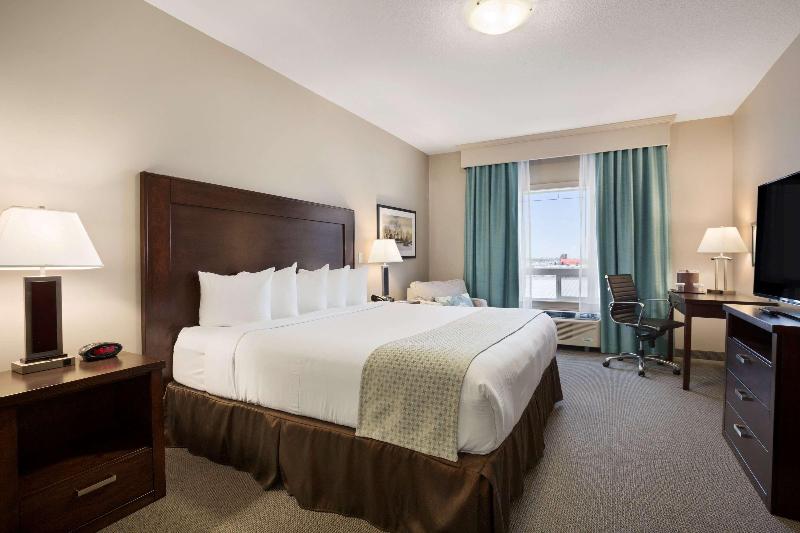 غرفة قياسية سرير كينج, Ramada By Wyndham Emerald Park/regina East