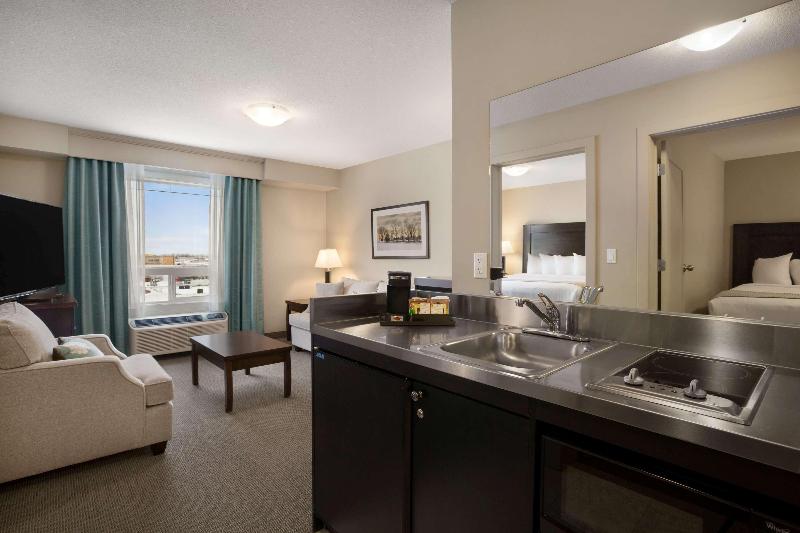 Люкс, Ramada By Wyndham Emerald Park/regina East