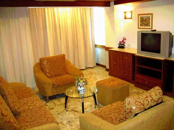 سوییت, Raya Grand