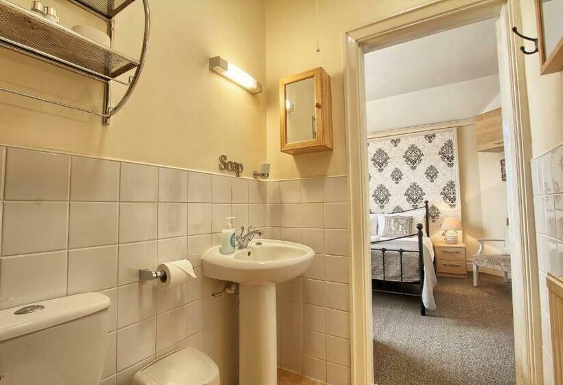 스탠다드 룸, The Stockton Arms