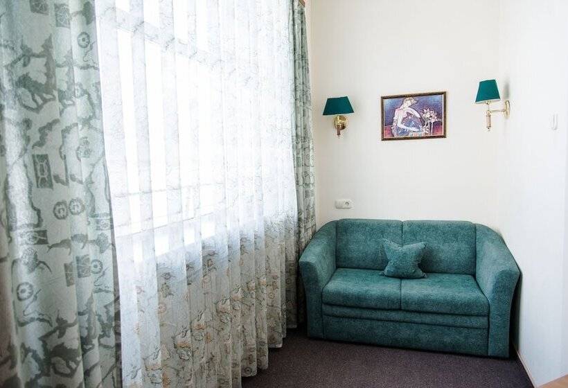 غرفة بيزنس, Vodnik Club