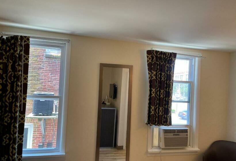 带大床的标准间, Wildwood Inn, A Travelodge By Wyndham