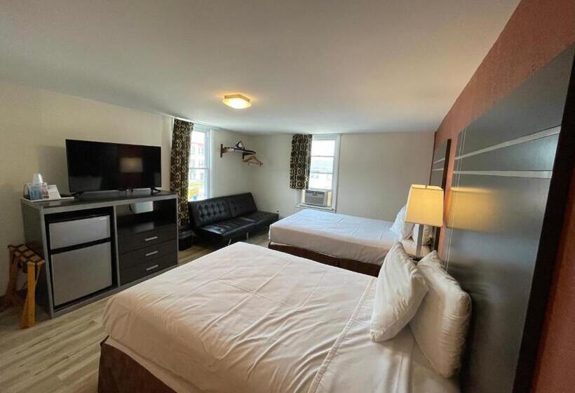 带2个双人床的标准工作室, Wildwood Inn, A Travelodge By Wyndham