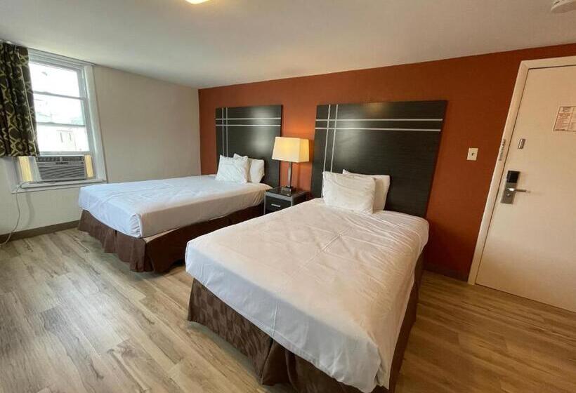 带2个双人床的标准工作室, Wildwood Inn, A Travelodge By Wyndham