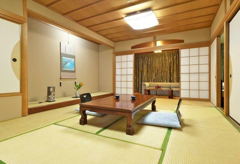 חדר משפחתי, Yuraku