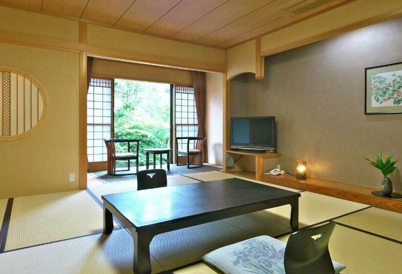 חדר משפחתי, Yuraku