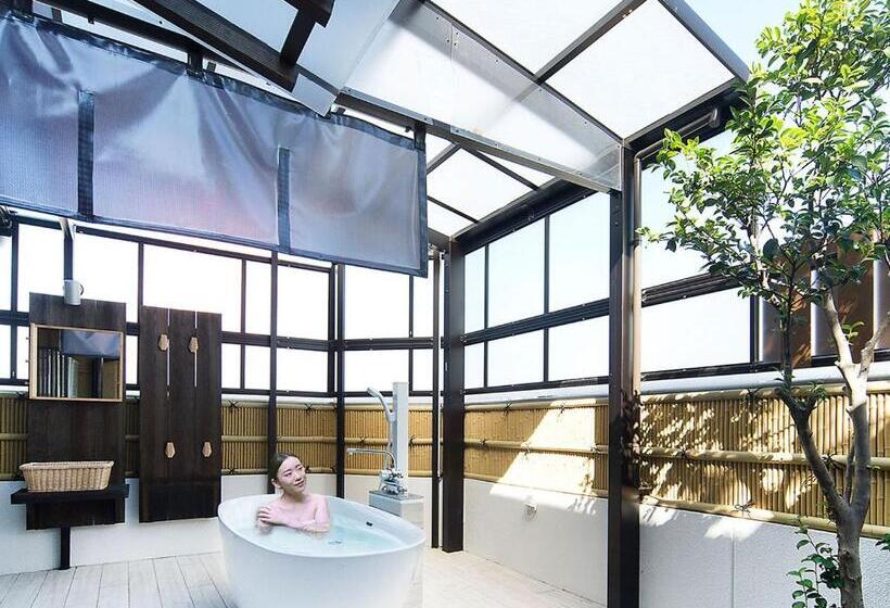 חדר משפחתי, Yuraku