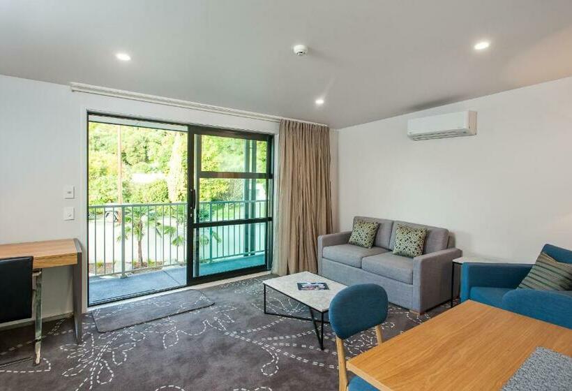 スイート, One88 On Commerce