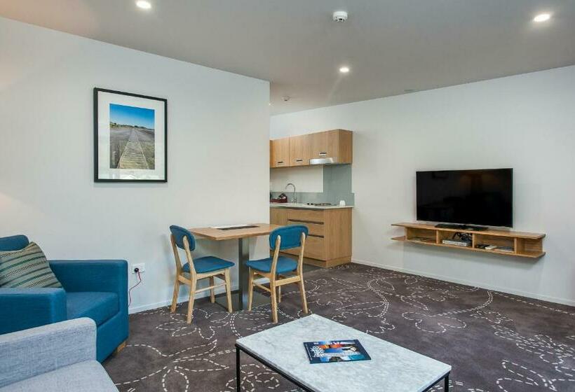 スイート, One88 On Commerce