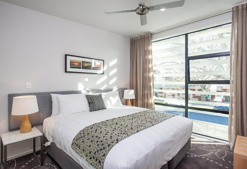 スイート, One88 On Commerce