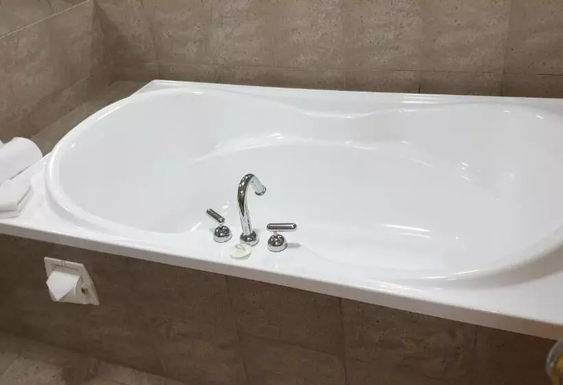 استودیو اجرایی, 97 Motel Moray