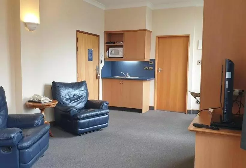 استودیو اجرایی, 97 Motel Moray