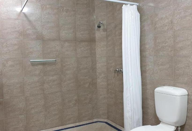 استوديو إدارى, 97 Motel Moray