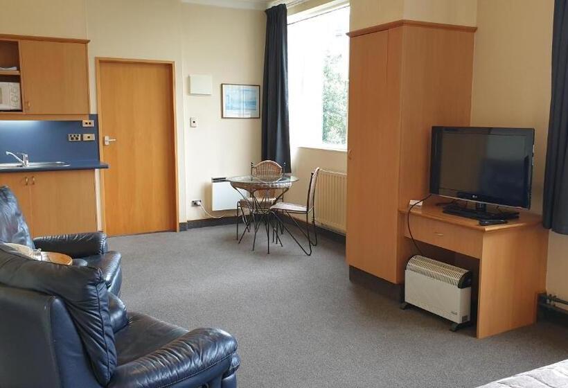 استوديو إدارى, 97 Motel Moray