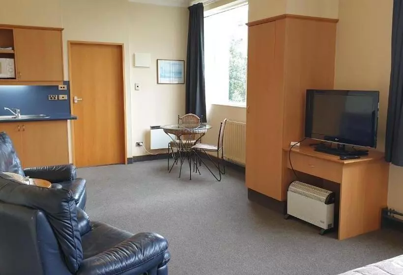 استودیو اجرایی, 97 Motel Moray