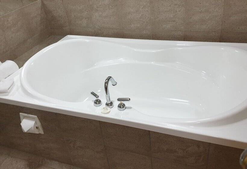 استوديو إدارى, 97 Motel Moray