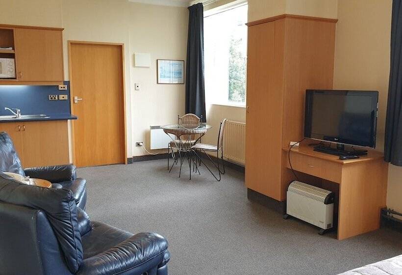 استوديو إدارى, 97 Motel Moray