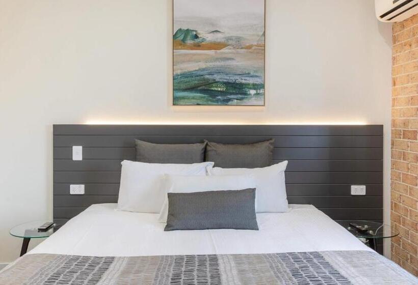 דירת שני חדרים, Coopers Colonial Motel