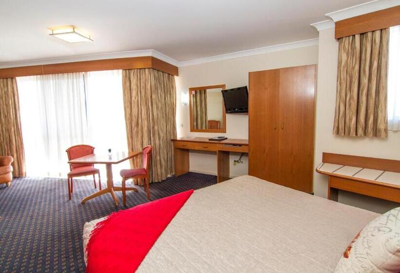 キングサイズベッドのスイートルーム, Dubbo Rsl Club Motel