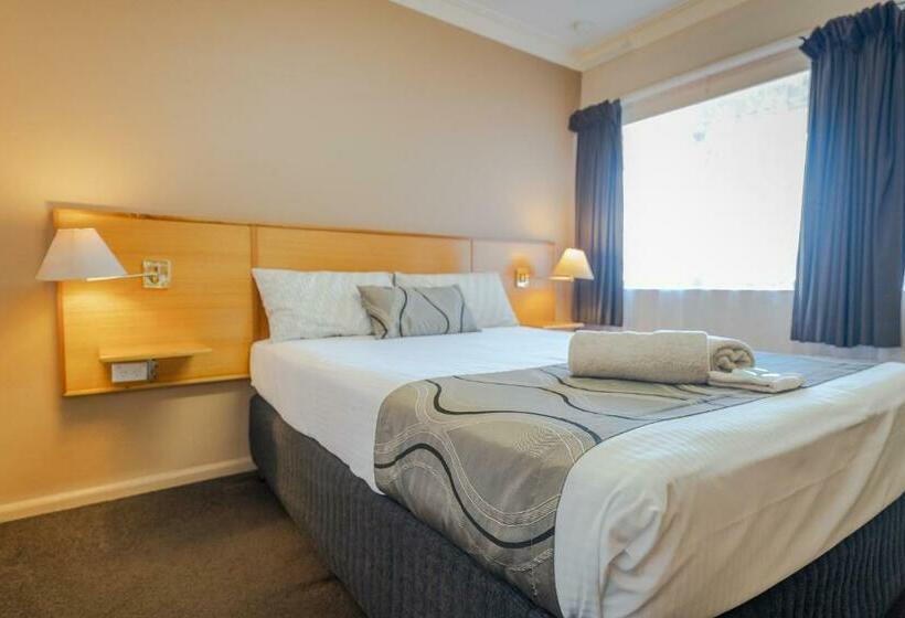 חדר סטנדרט, Halfway Motel