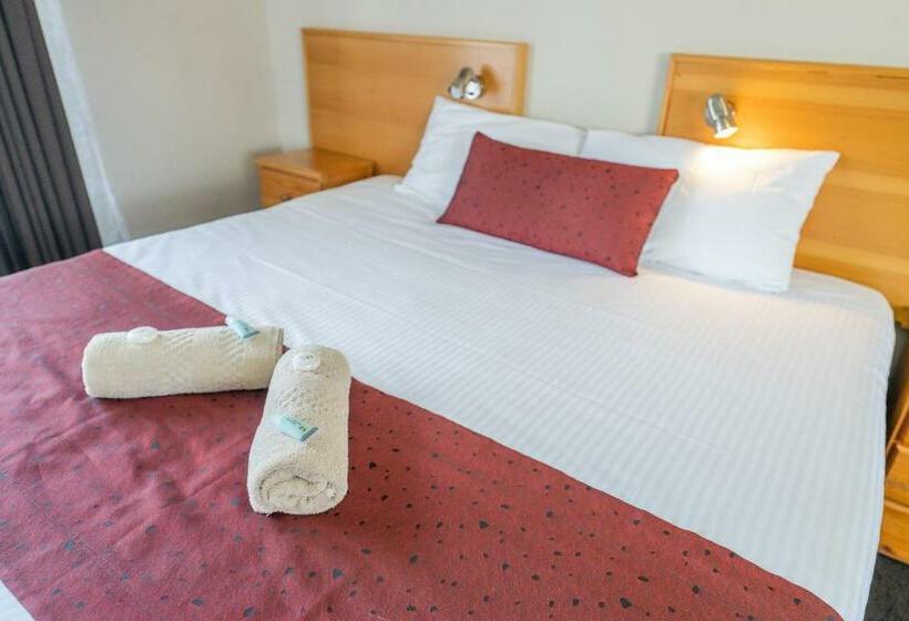 חדר סטנדרט, Halfway Motel