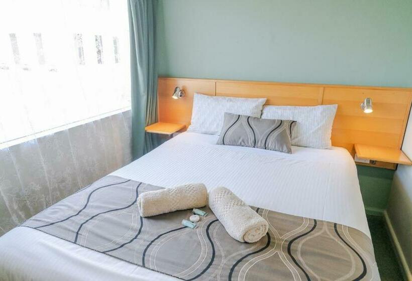 חדר סטנדרט, Halfway Motel