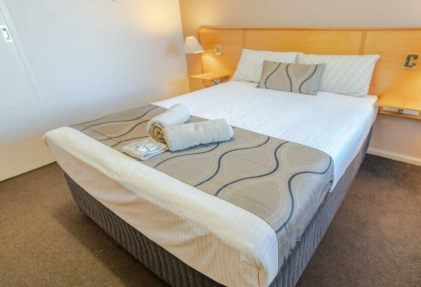 חדר סטנדרט, Halfway Motel