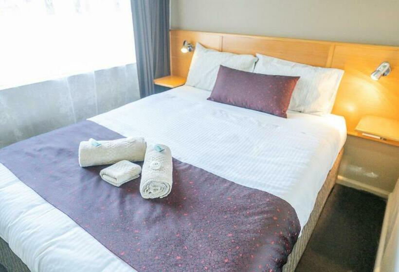 חדר סטנדרט, Halfway Motel