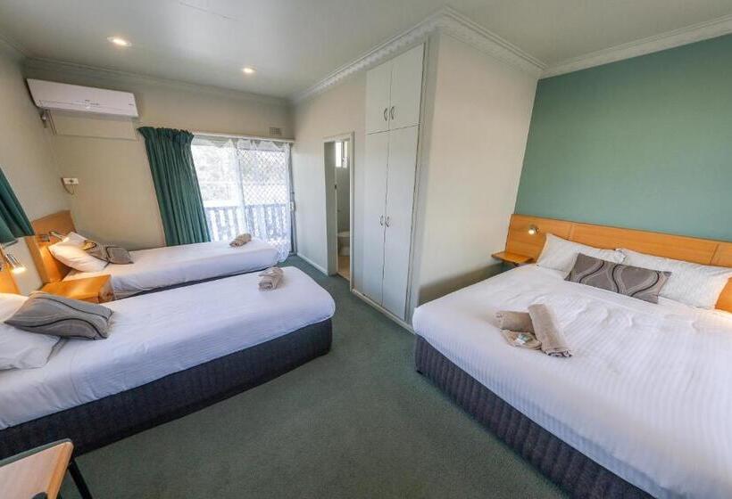 חדר משפחתי, Halfway Motel