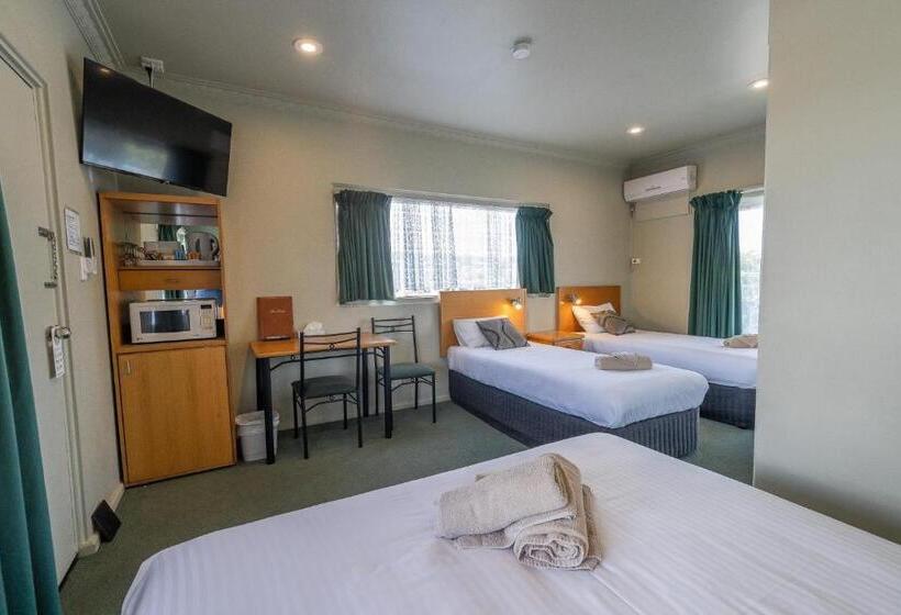 חדר משפחתי, Halfway Motel