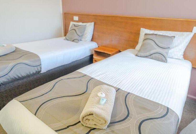 חדר סטנדרט, Halfway Motel