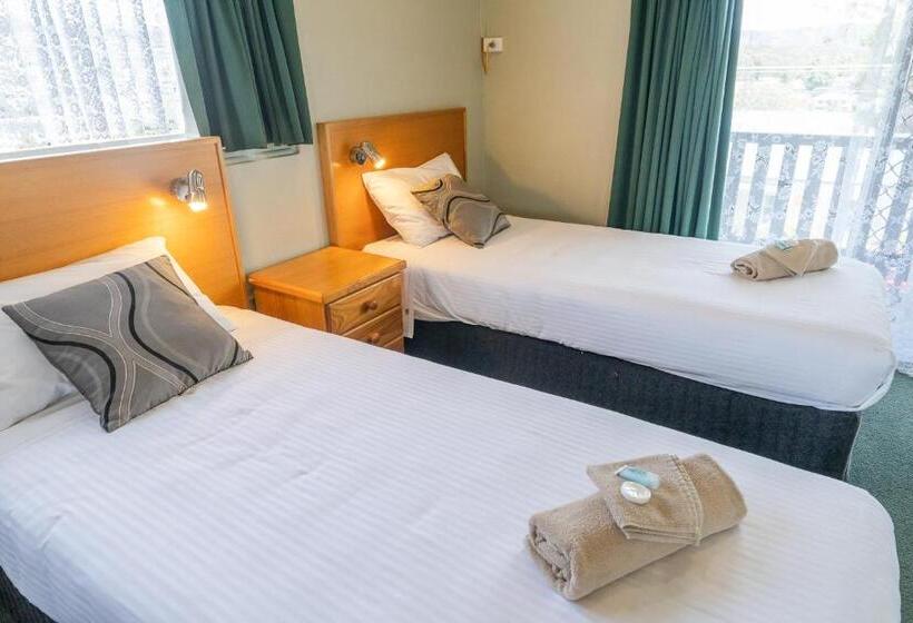 חדר סטנדרט, Halfway Motel