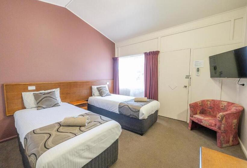 חדר סטנדרט, Halfway Motel