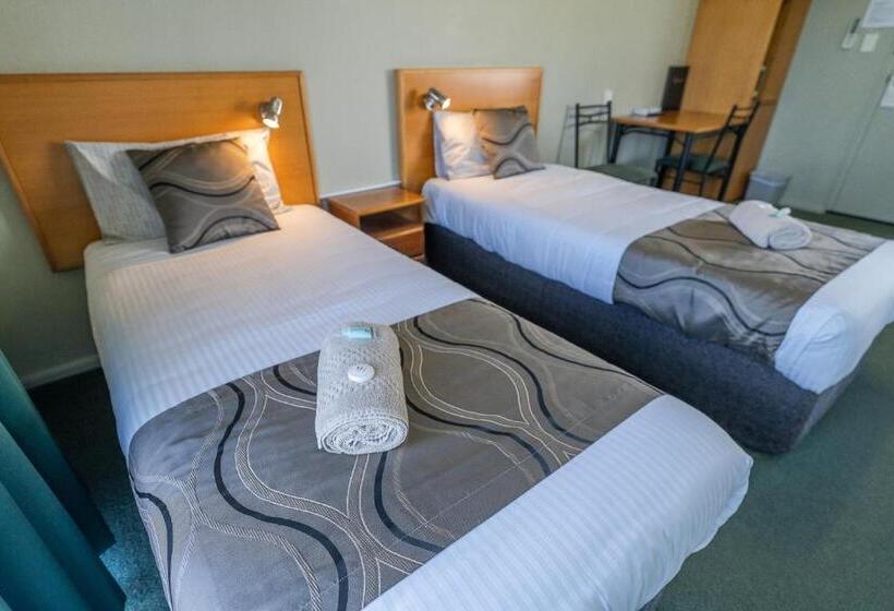 חדר סטנדרט, Halfway Motel