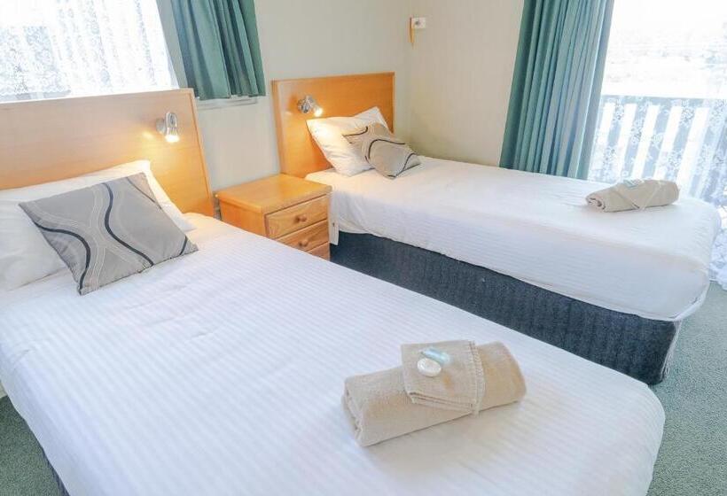 חדר סטנדרט, Halfway Motel