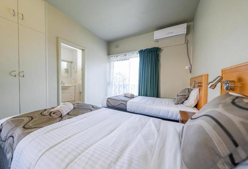 חדר משפחתי, Halfway Motel