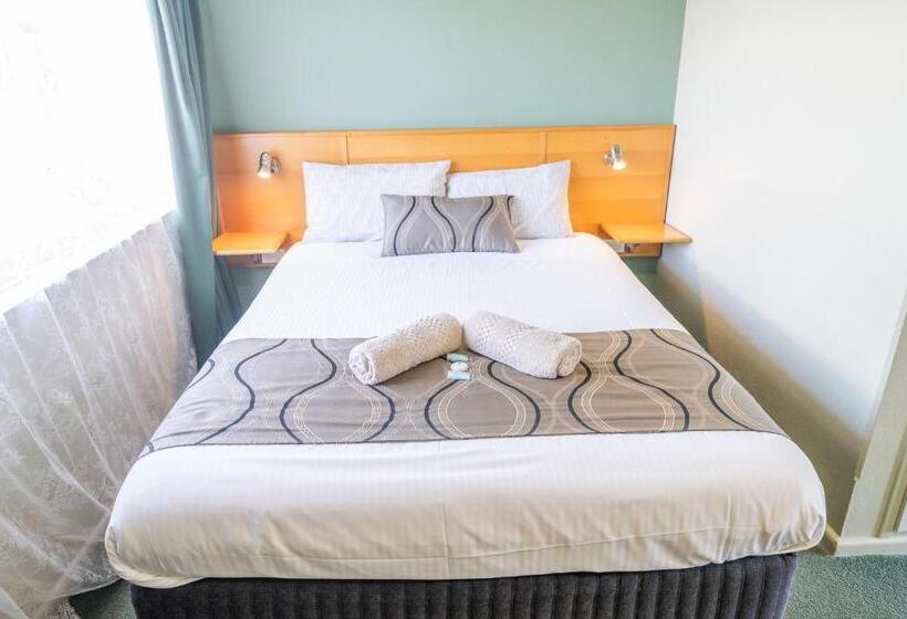 חדר משפחתי, Halfway Motel