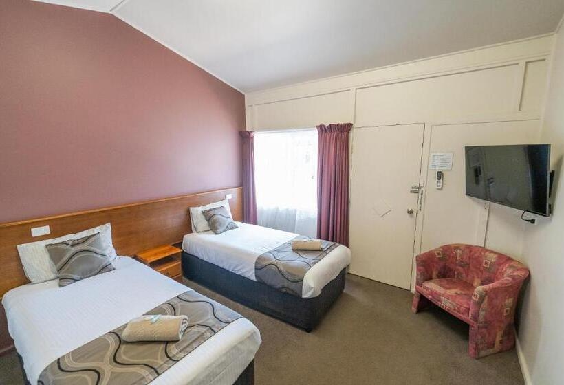 חדר סטנדרט, Halfway Motel