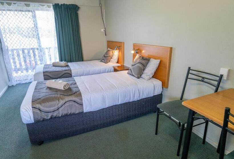 חדר סטנדרט, Halfway Motel