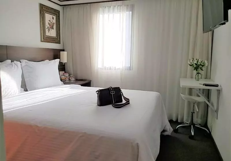 身障者適用キングサイズベッドルーム, Holiday Inn Mishawaka, An Ihg