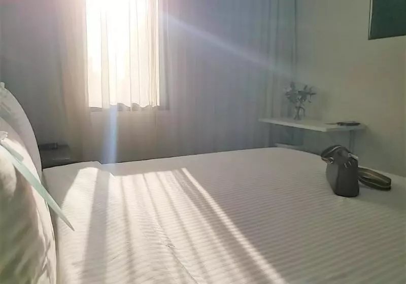 身障者適用キングサイズベッドルーム, Holiday Inn Mishawaka, An Ihg