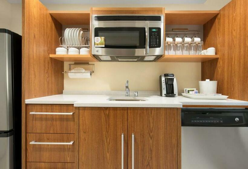 带大床的复式套间, Home2 Suites By Hilton Milwaukee Airport