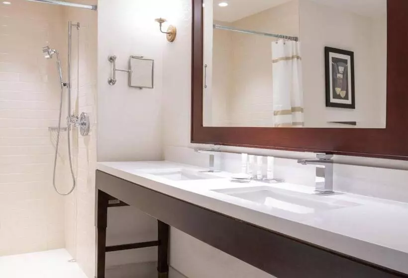 キングサイズベッドのスタンダードルーム, Marriott Syracuse Downtown