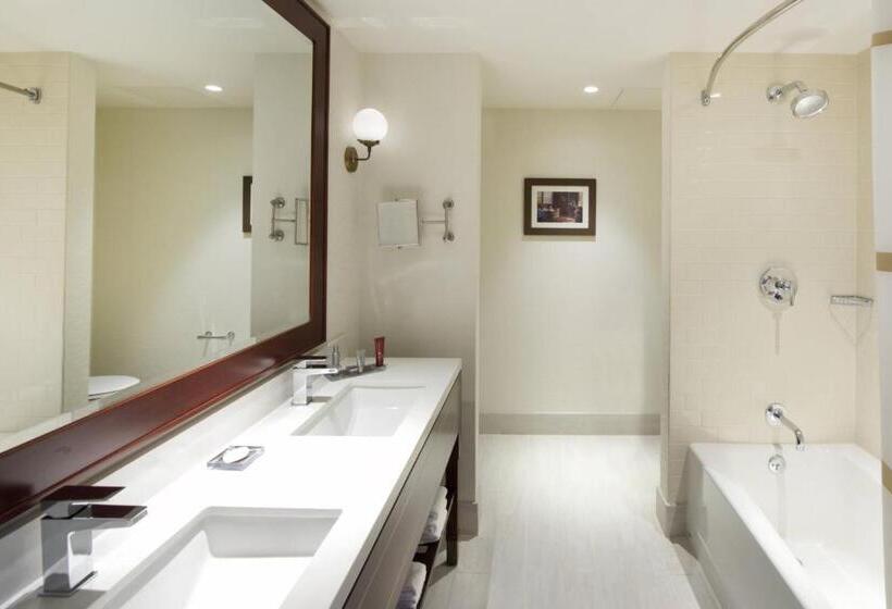 キングサイズベッドのスタンダードルーム, Marriott Syracuse Downtown